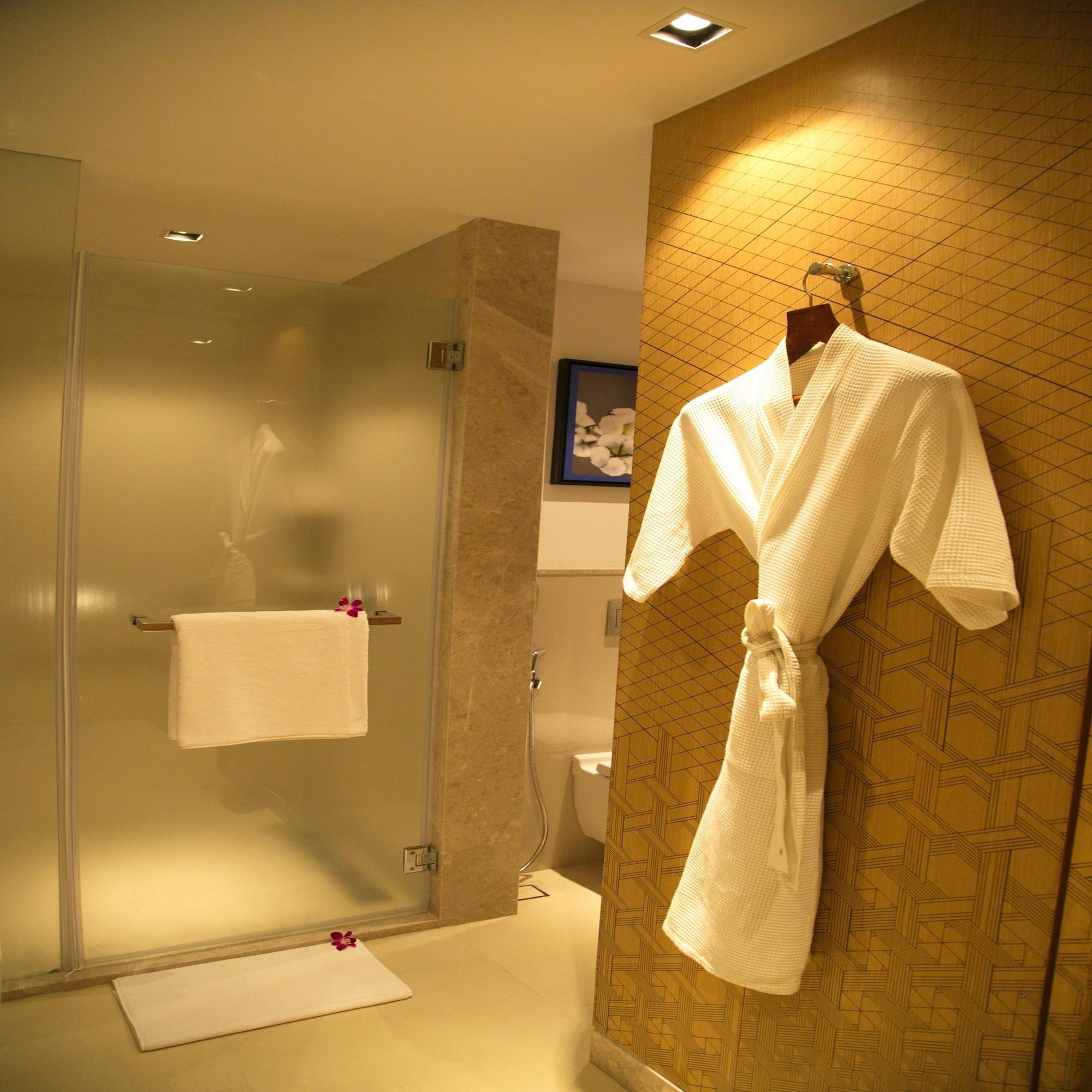 ウェルカムホテル コインバトール メンバー Itc ホテル グループ エクステリア 写真 A bathrobe hanging on a wall